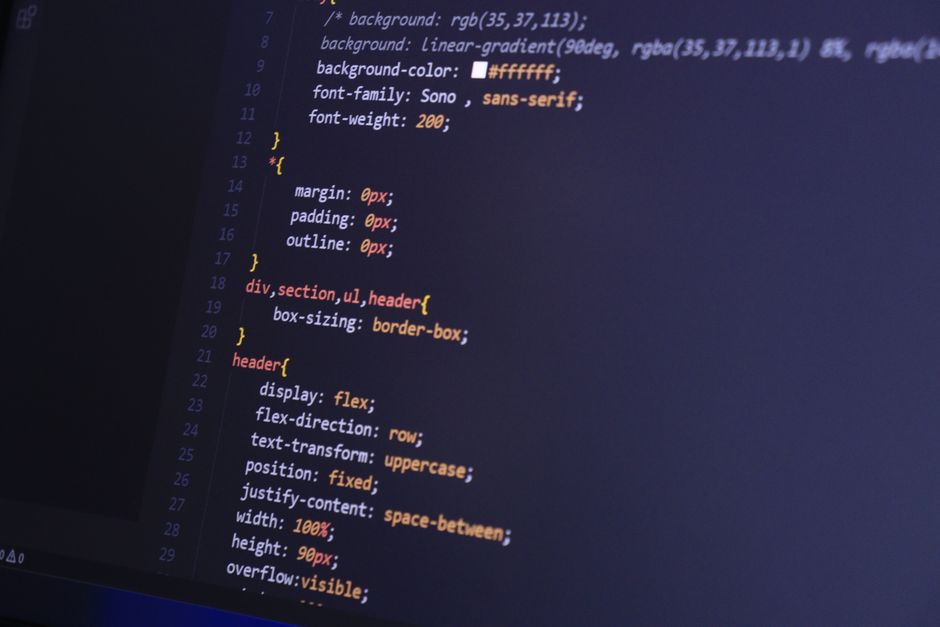 Code CSS affiché sur un écran d'ordinateur, mettant en évidence des concepts de programmation et de technologie.